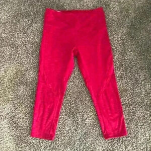 Women’s Magenta Crops